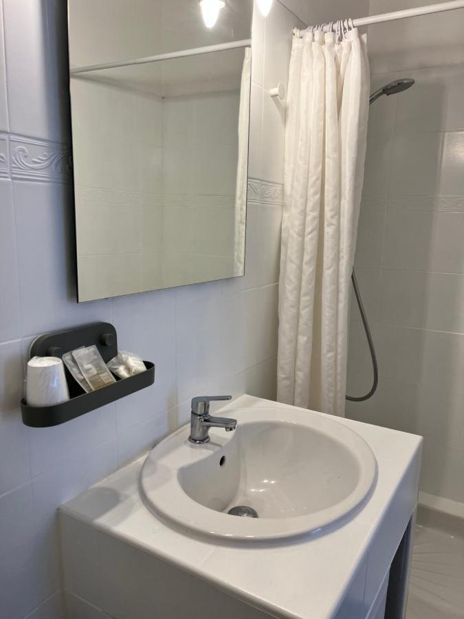 Hotel Les Enfants Terribles à Villeneuve-lès-Béziers Extérieur photo